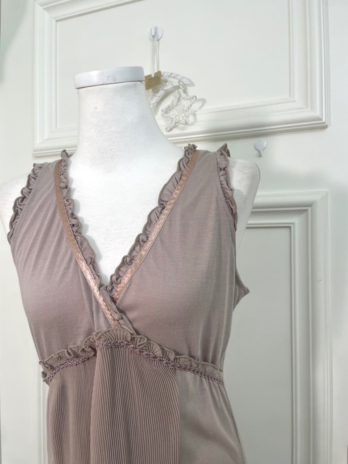 dark beige cotton pleats v-neck summer o 상품이미지7