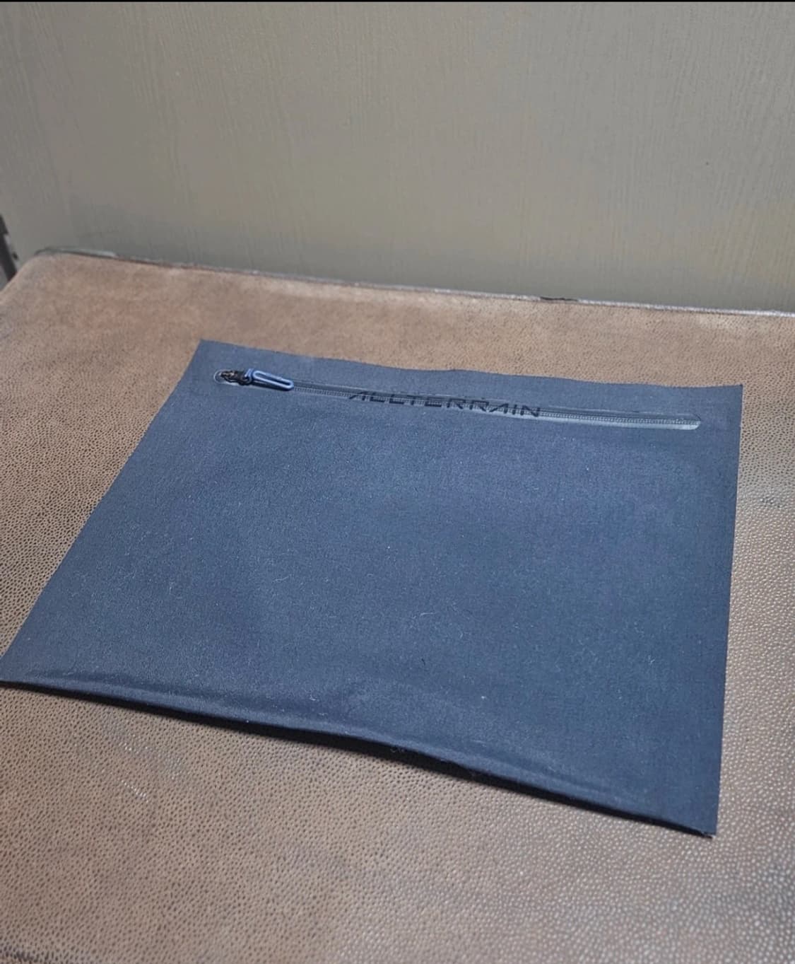 데상트 얼터레인 3L방수 노트북 네이비 파우치(일본판)
 상품이미지3