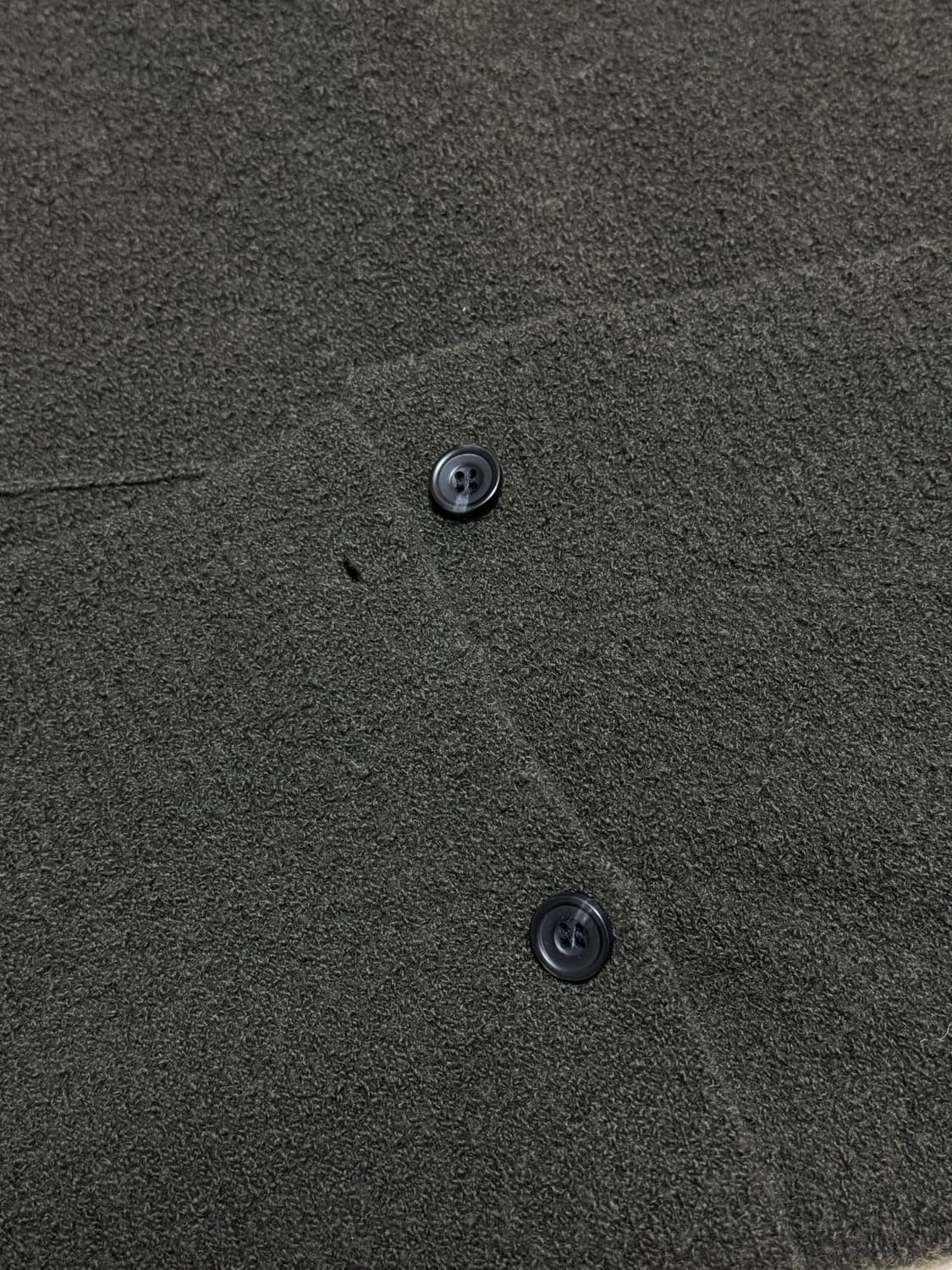 코스 25ss 남성 카라넥 가디건 다크 카키 XL 급처 상품이미지3