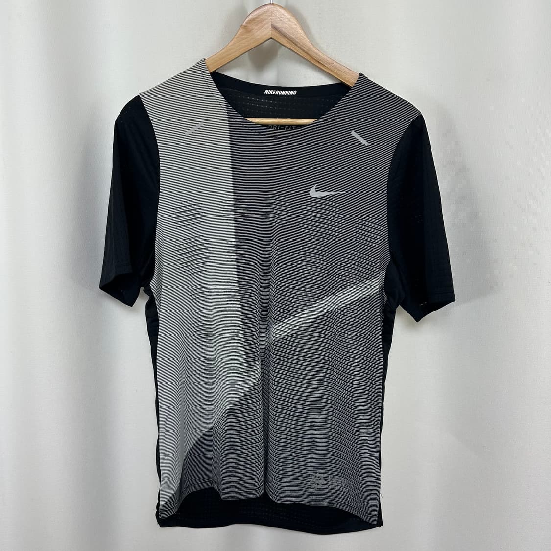  나이키 남자 통풍 운동 반팔티 L 100 상품이미지1