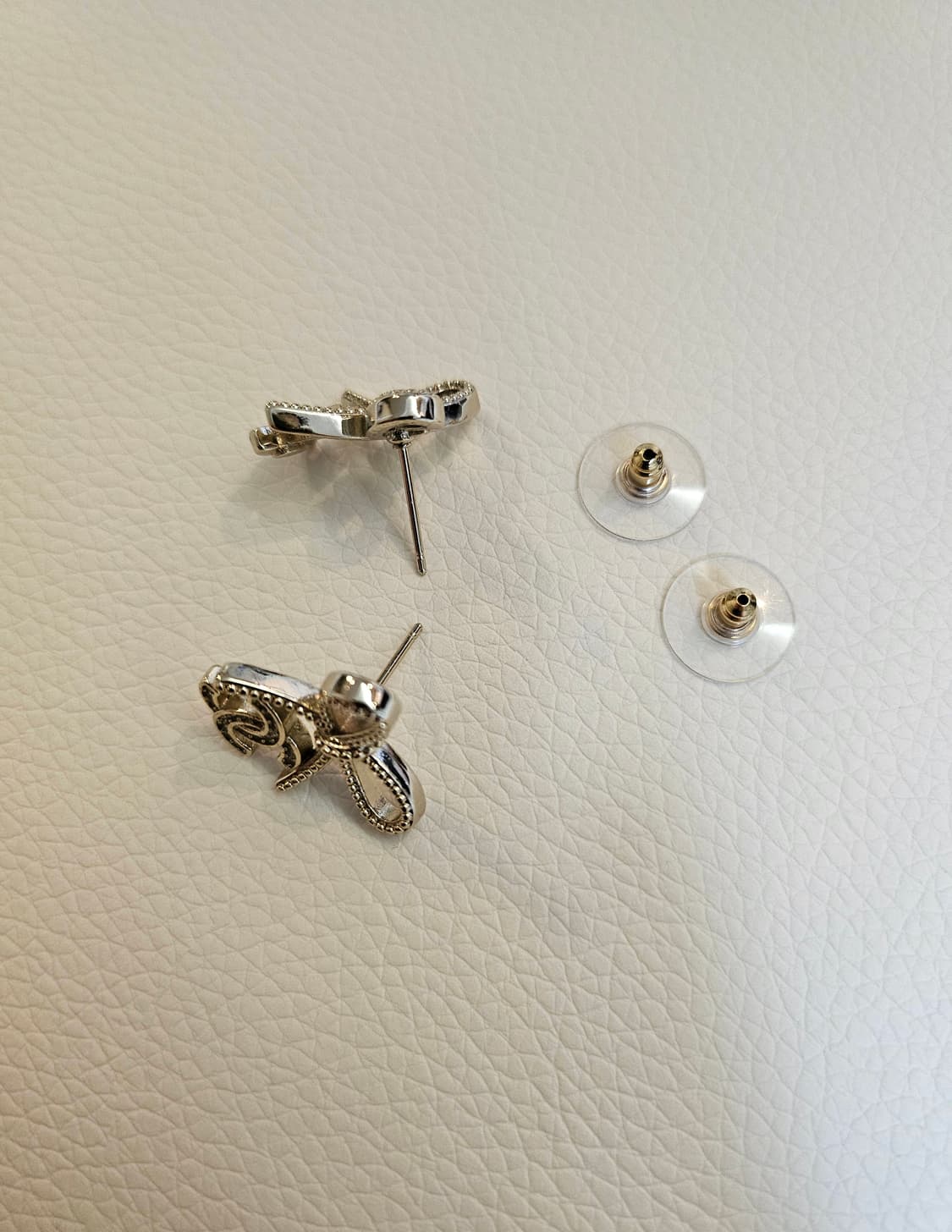 샤넬 샴페인골드 리본 CC로고 귀걸이 업사이클링 상품이미지5