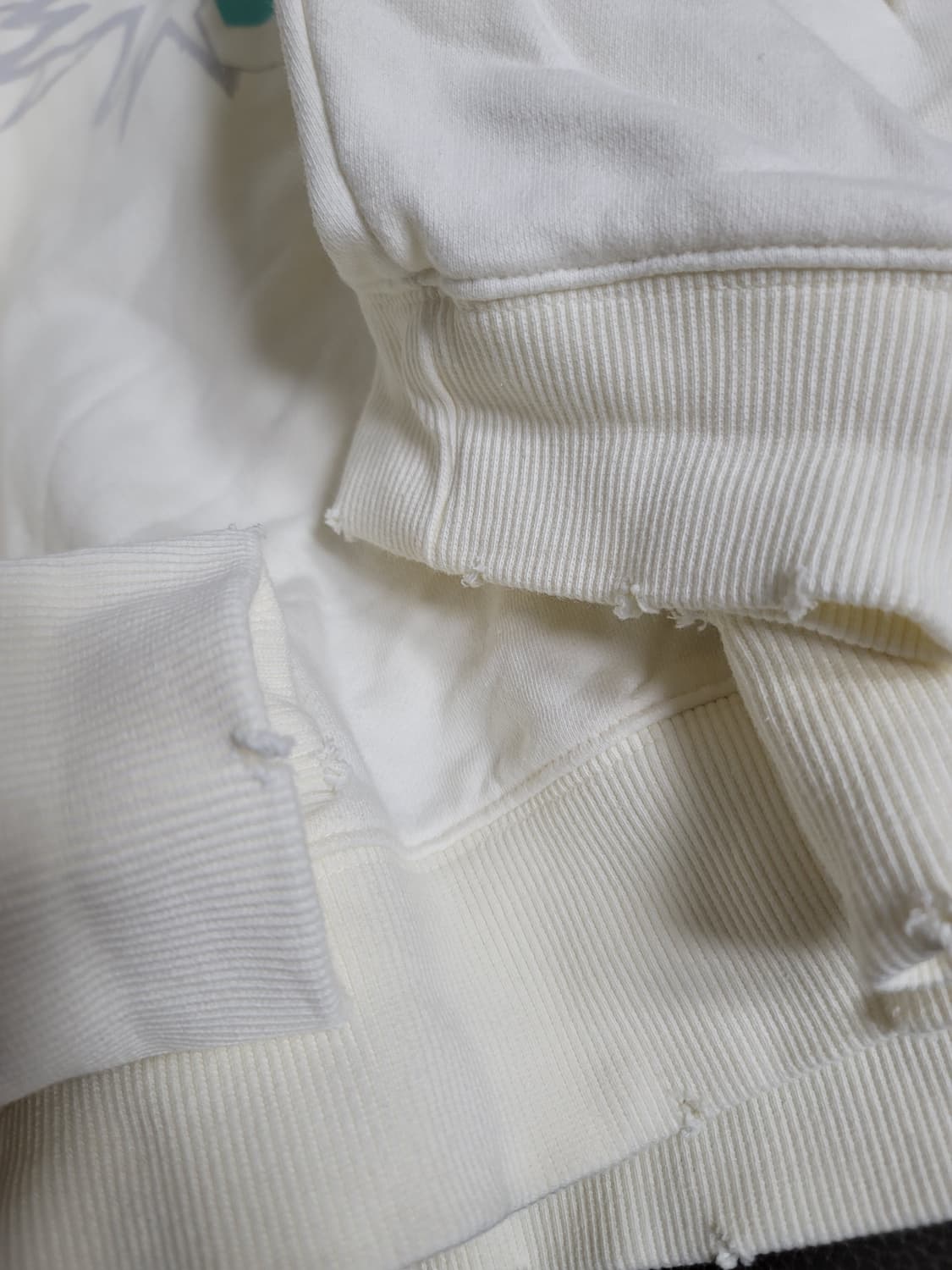 인스턴트펑크 데미지드 맨투맨 4사이즈 상태극상

남성 105정도 됩니다  상품이미지5