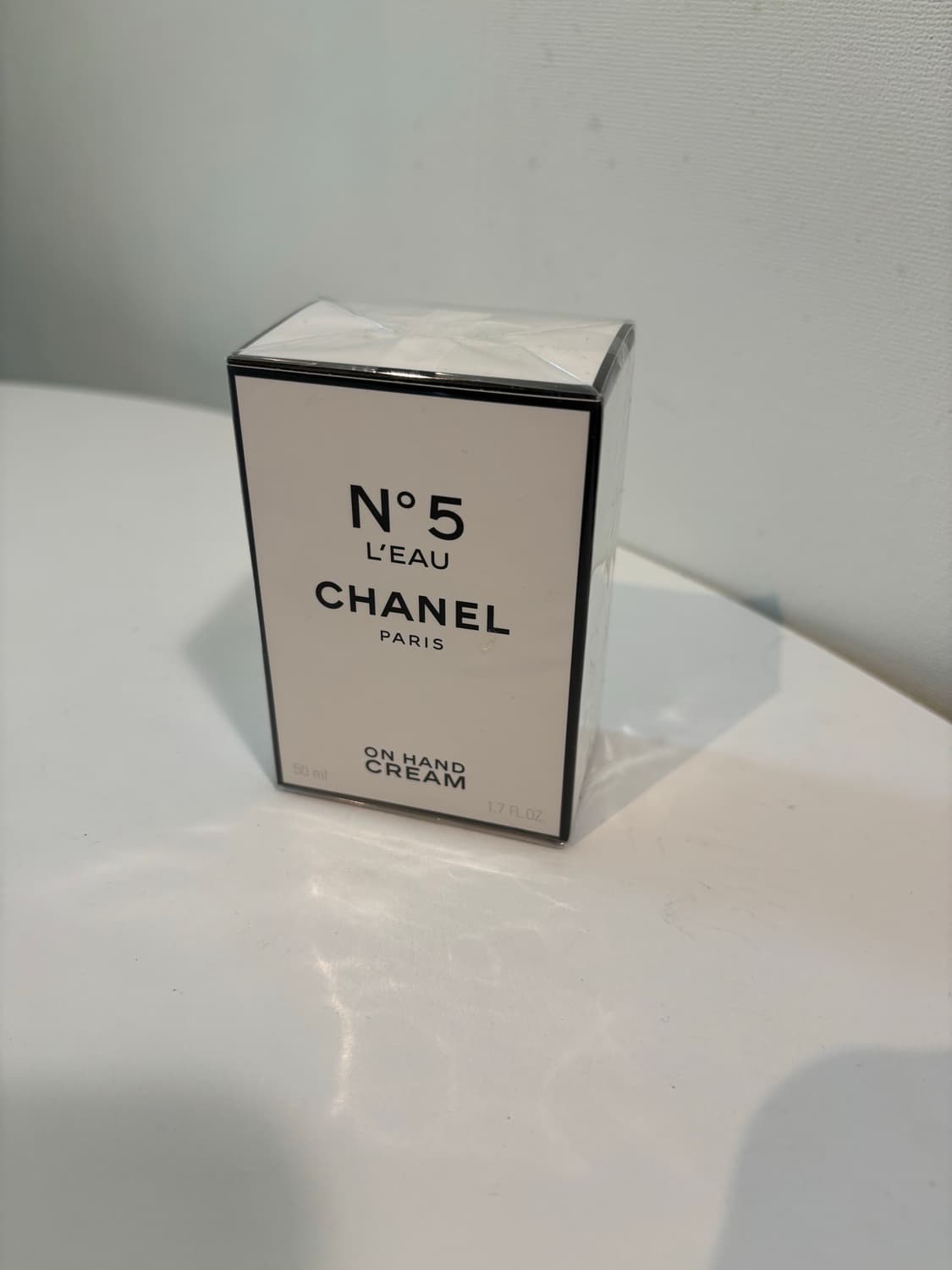 Chanel 샤넬 한정판 no.5 핸드크림 미개봉 상품이미지1