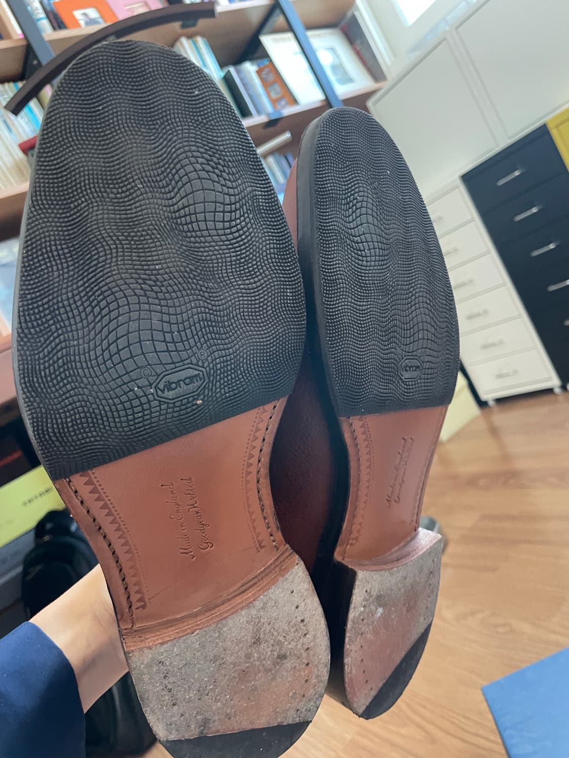 드레익스 치니 콜라보 하프브로그 더비 그레인레더 브라운 상품이미지6