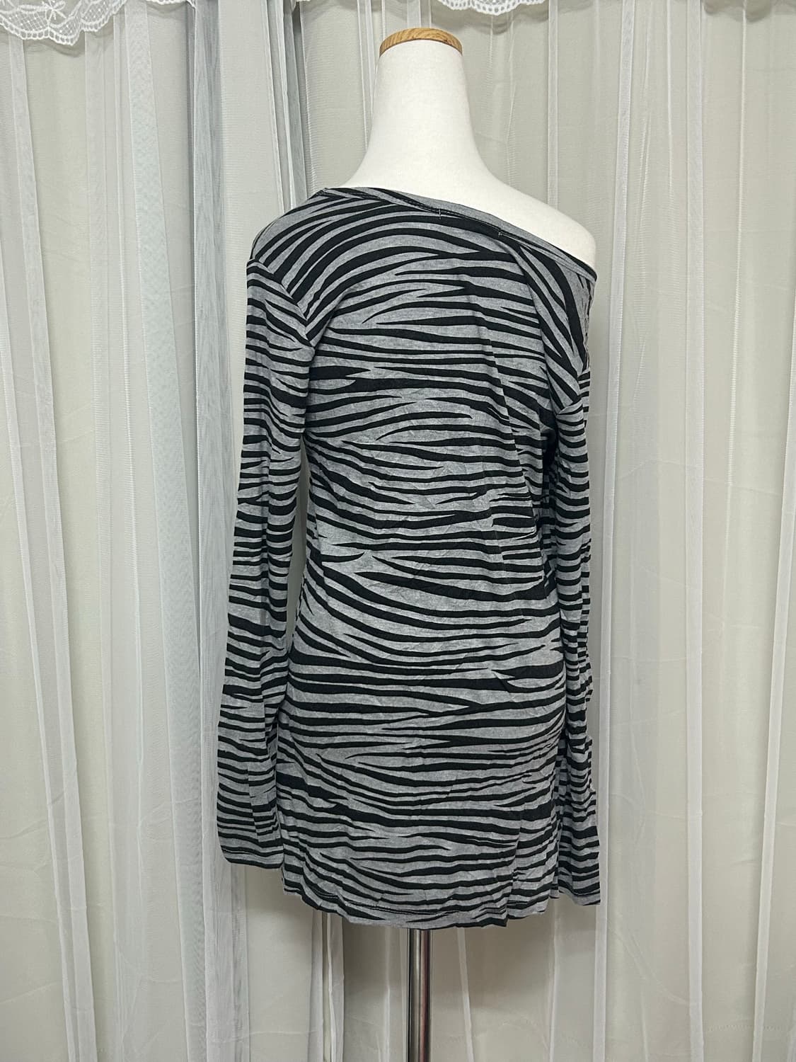 지브라 패턴 딱붙 슬림 롱슬리브 갸루 Y2K 상품이미지3