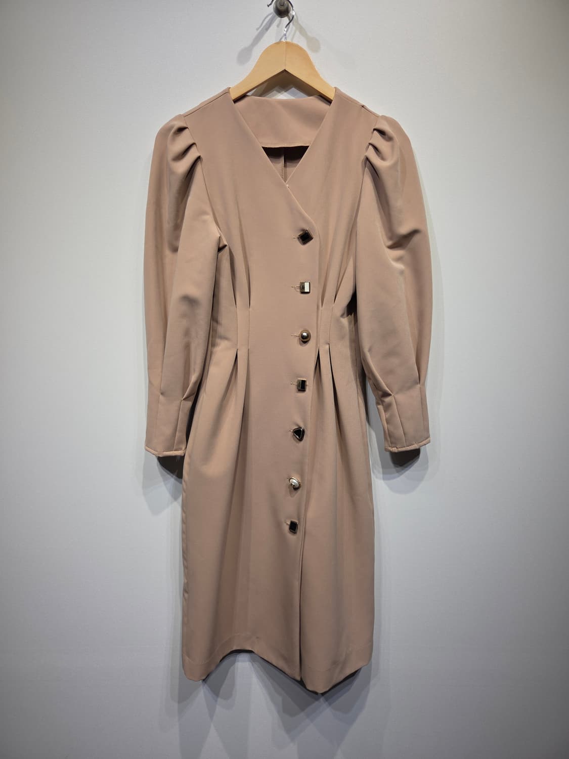 DINT 딘트 베이지 퍼프 소매 브이넥 버튼 원피스 상품이미지2