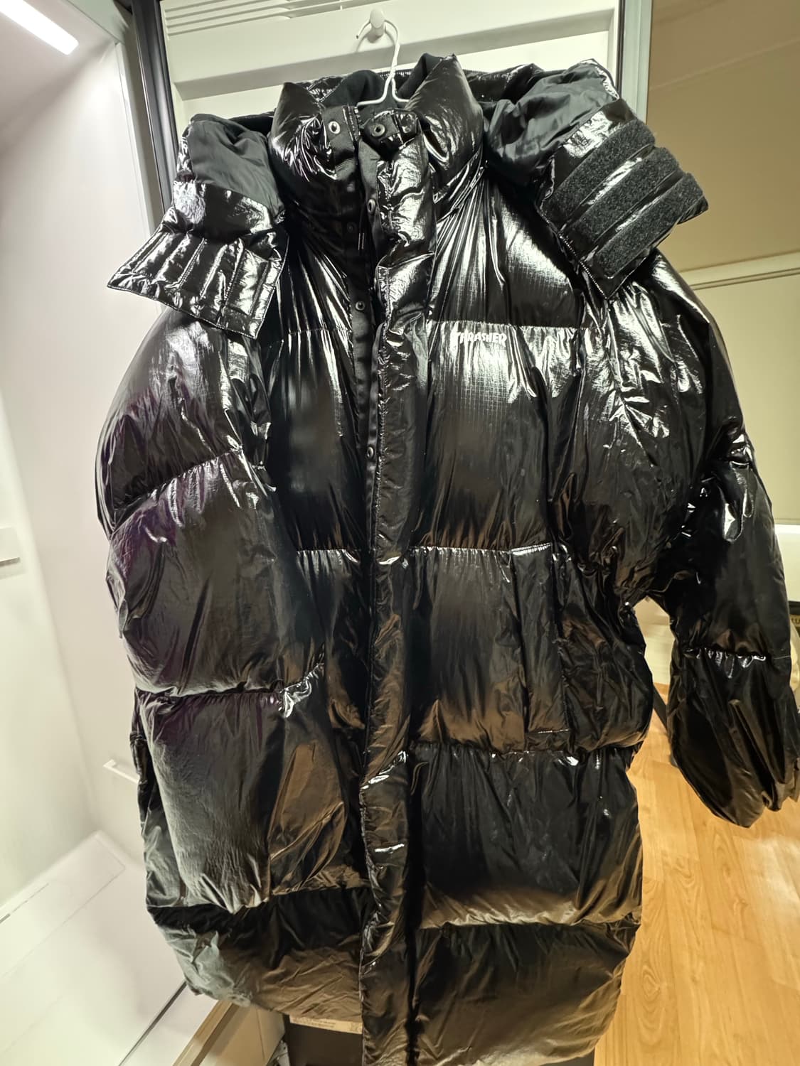 트레셔 매거진 블랙 유광 오리털 패딩 L 상품이미지2