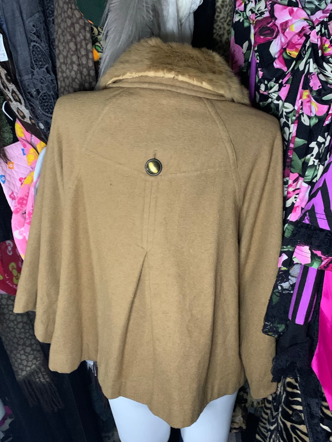 라떼갸루 금장 퍼 케이프 코트 상품이미지3