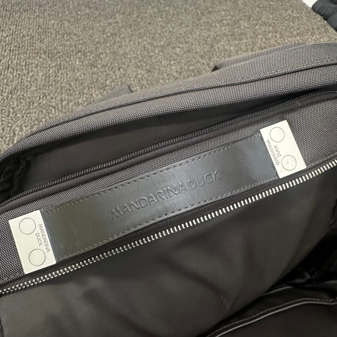 만다리나덕 백팩 브라운 상품이미지4