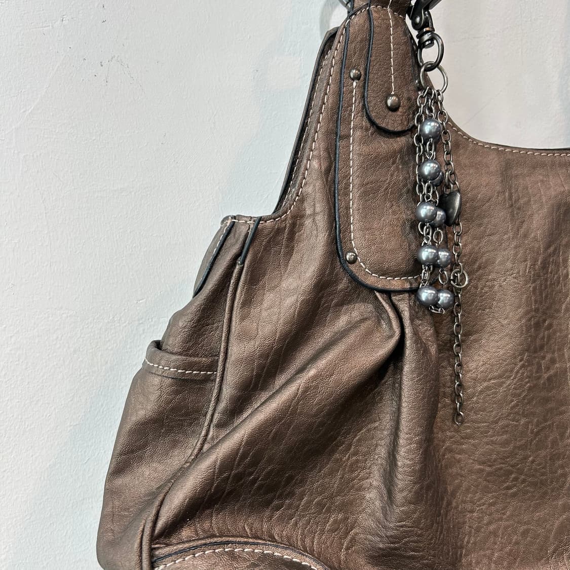 글로시 브라운 레더 숄더백 상품이미지3