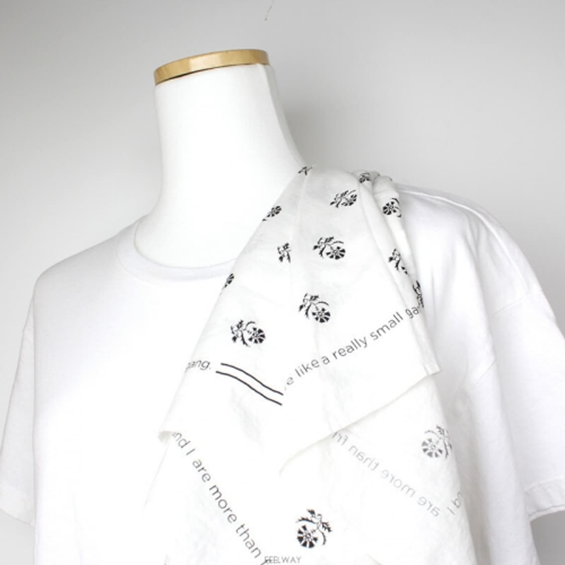 MM6 화이트 반다나 티셔츠 55 상품이미지4