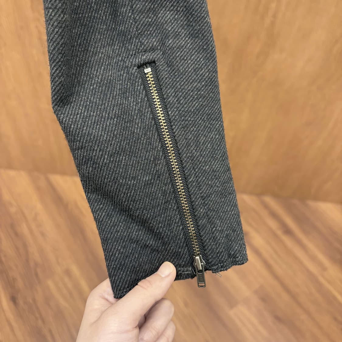 JPN 슬림핏 라이더 자켓 언밸런스 사선 지퍼 클로징 포켓 디테일 차콜 상품이미지6