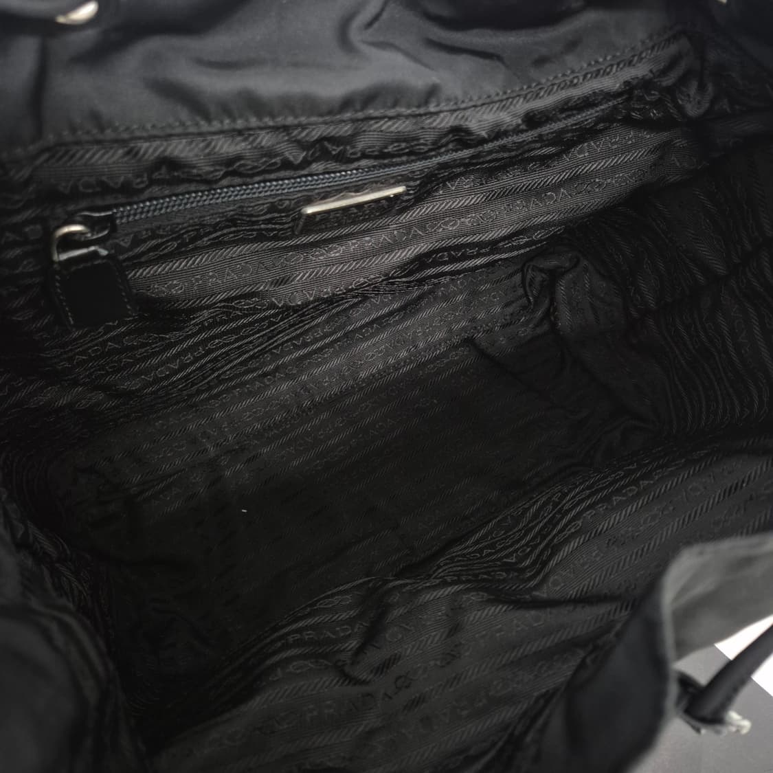 [감정완료] 프라다 나일론 삼각로고 백팩 블랙 상품이미지10