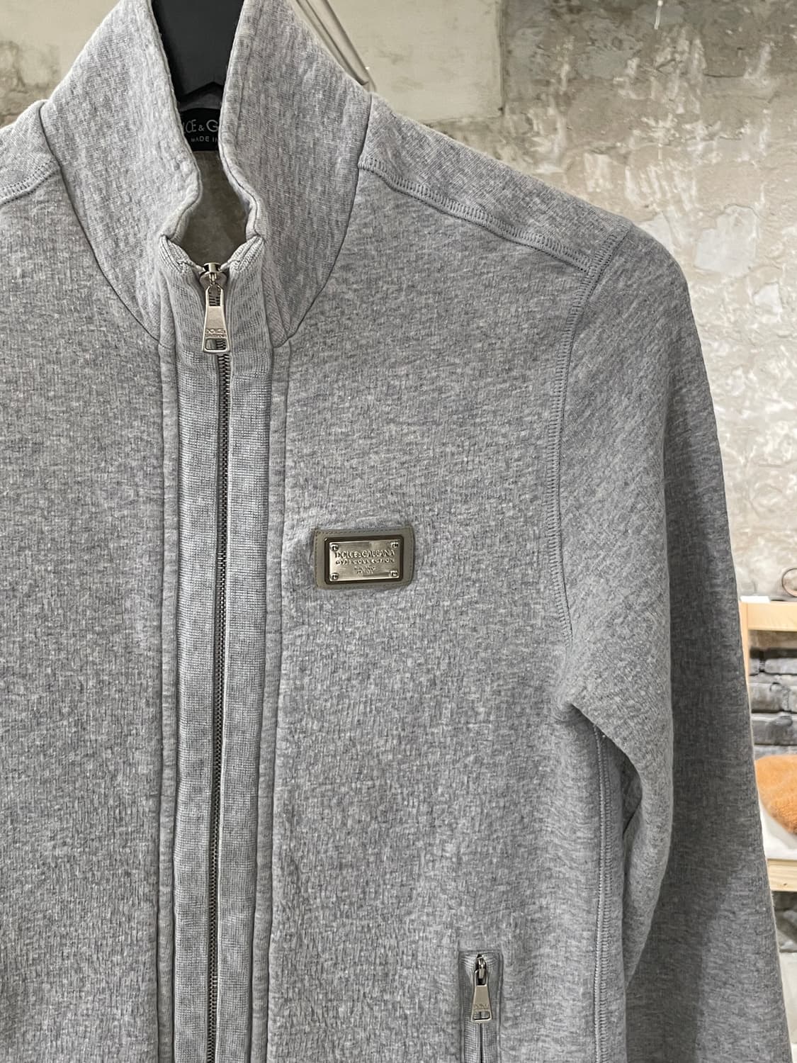돌체 앤 가바나 멜란지 그레이 메탈 로고 집업 자켓 상품이미지3