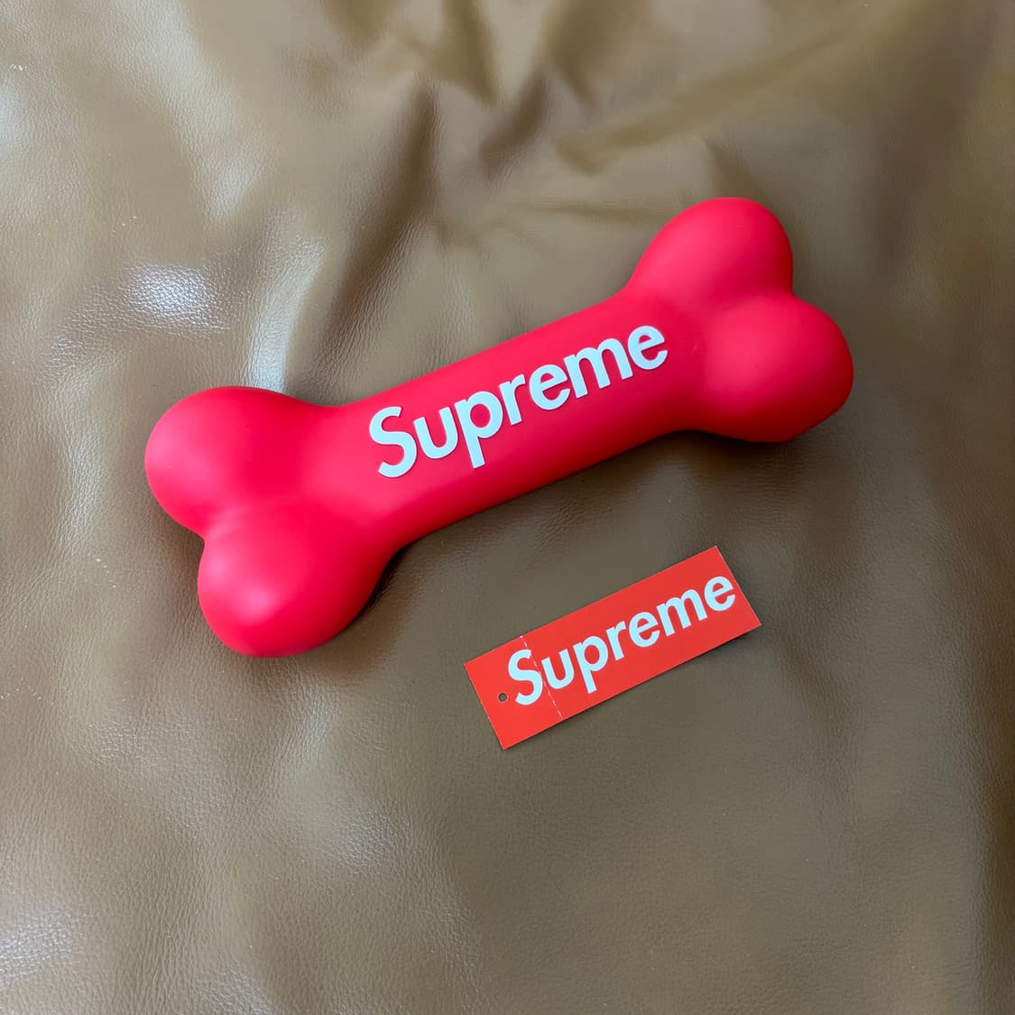 슈프림 도그 본 레드 21FW 상품이미지2