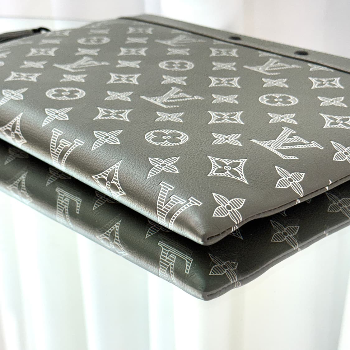 [정품] 25SS 루이비통 포쉐트 투고 쉐도우 클러치백 M12499 상품이미지5