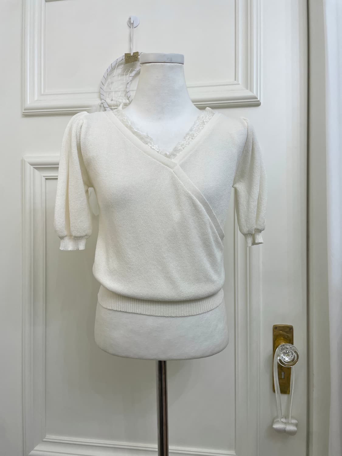 ivory wrap lace point knit top(size-M) 상품이미지1