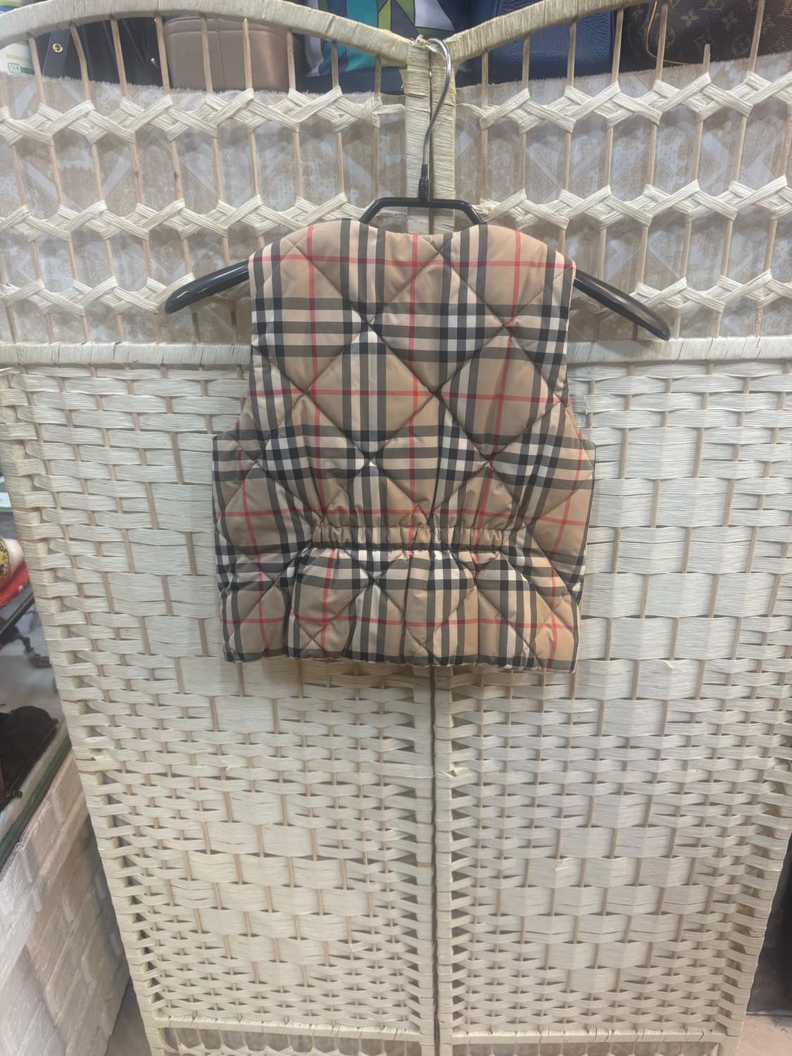 4y 정품 버버리 체크 퀄팅 패딩조끼 팝니다 상품이미지9