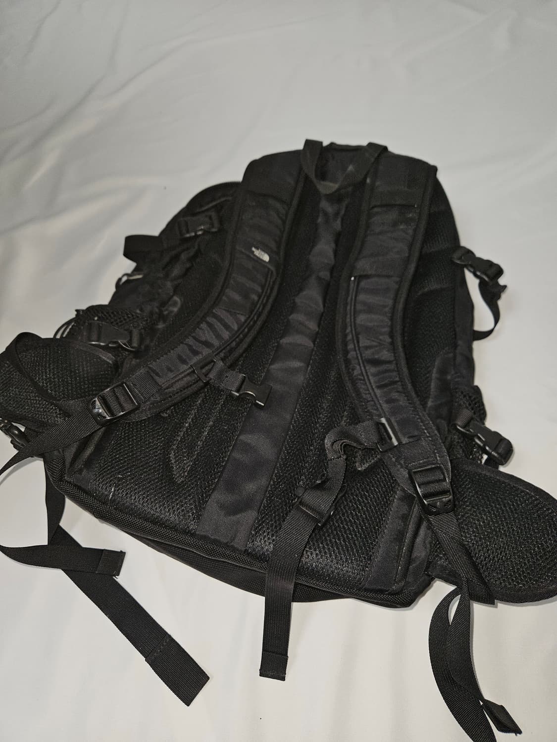 노스페이스 핫샷 백팩 가방 스포츠 트레일 블랙 28L 상품이미지3