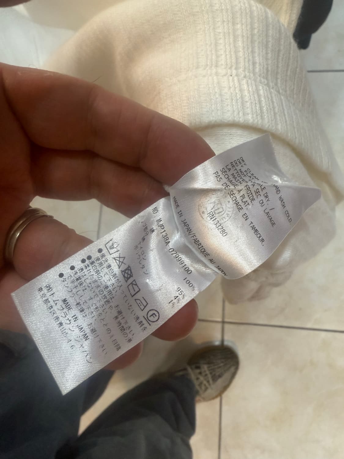 4/105 정품 톰브라운 마이크로써멀 니트반팔 팝니다 상품이미지5