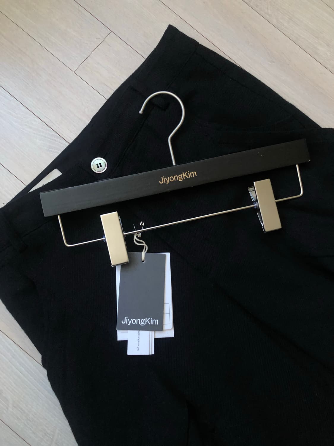 [s] 지용킴 24ss 커브드 와이드 팬츠 상품이미지1