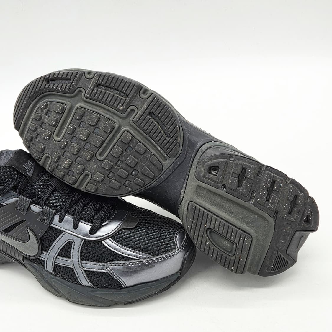  나이키 V2K 런 블랙 앤트러사이트 (255) 상품이미지3