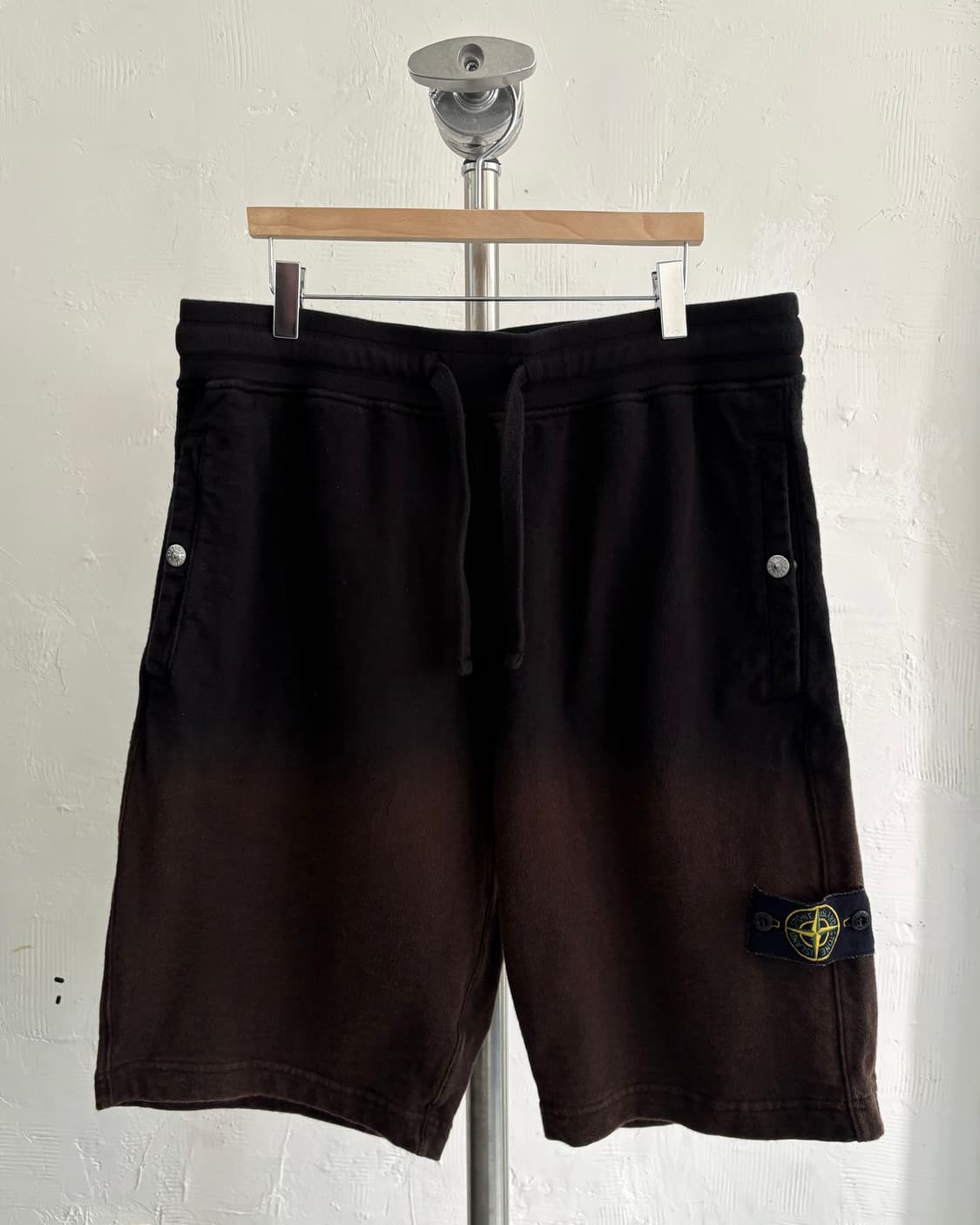 Stone Island 스톤아일랜드 그라데이션 와펜 코튼 숏츠 상품이미지1