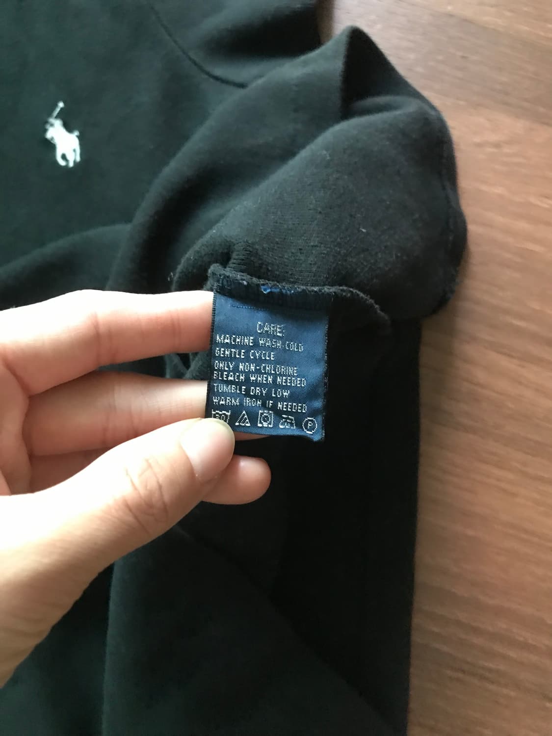 폴로 랄프로렌 포니 로고 블랙 브이넥 반팔티 상품이미지9