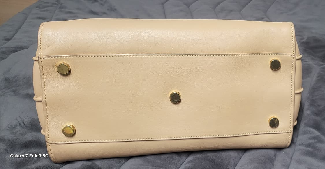 생로랑 삭드 쥬르  베이지 가죽 토트백 상품이미지3