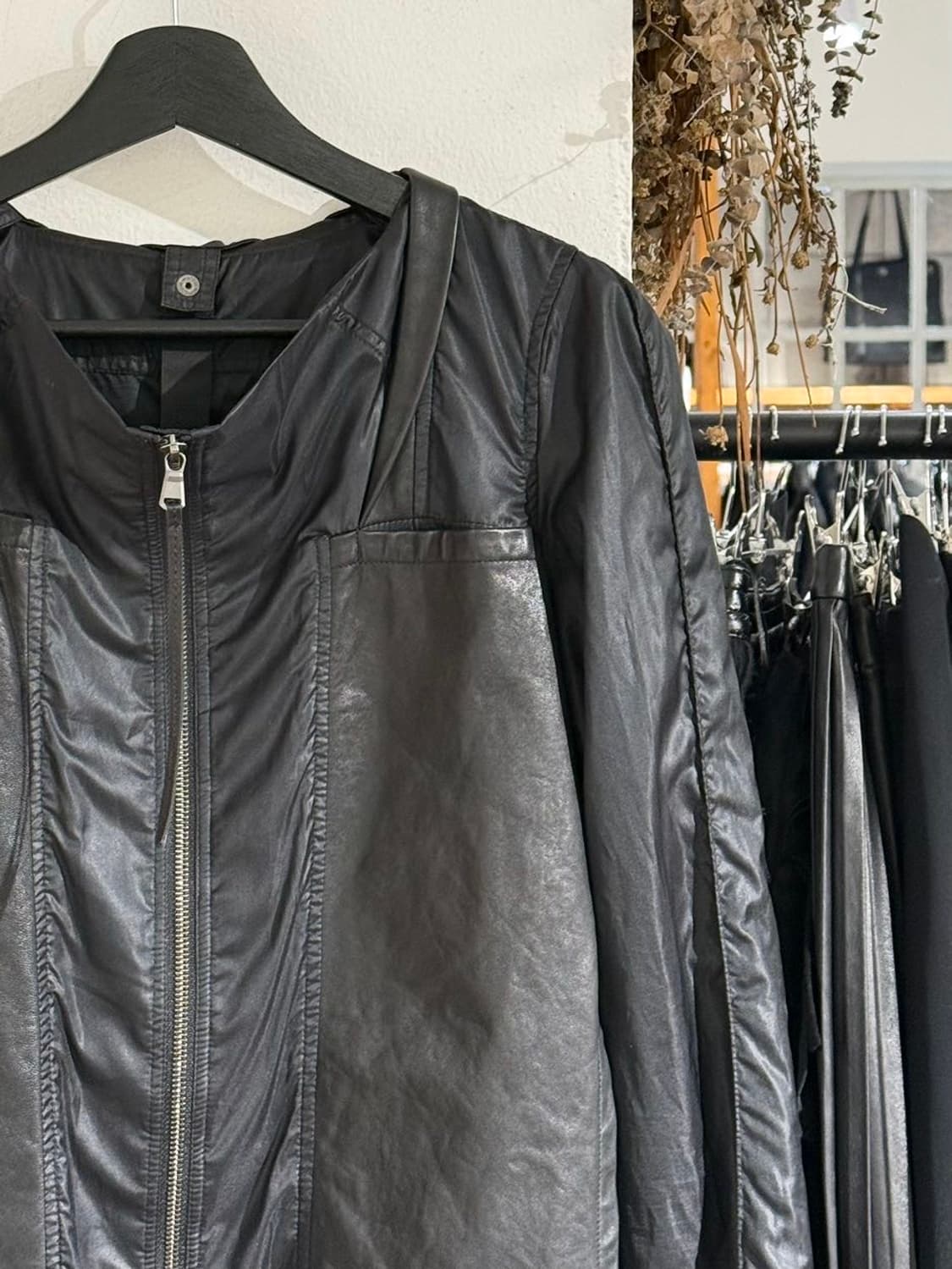 일라리아 니스트리 블랙 램스킨 폴리 실크 블렌드 집업 자켓 상품이미지3