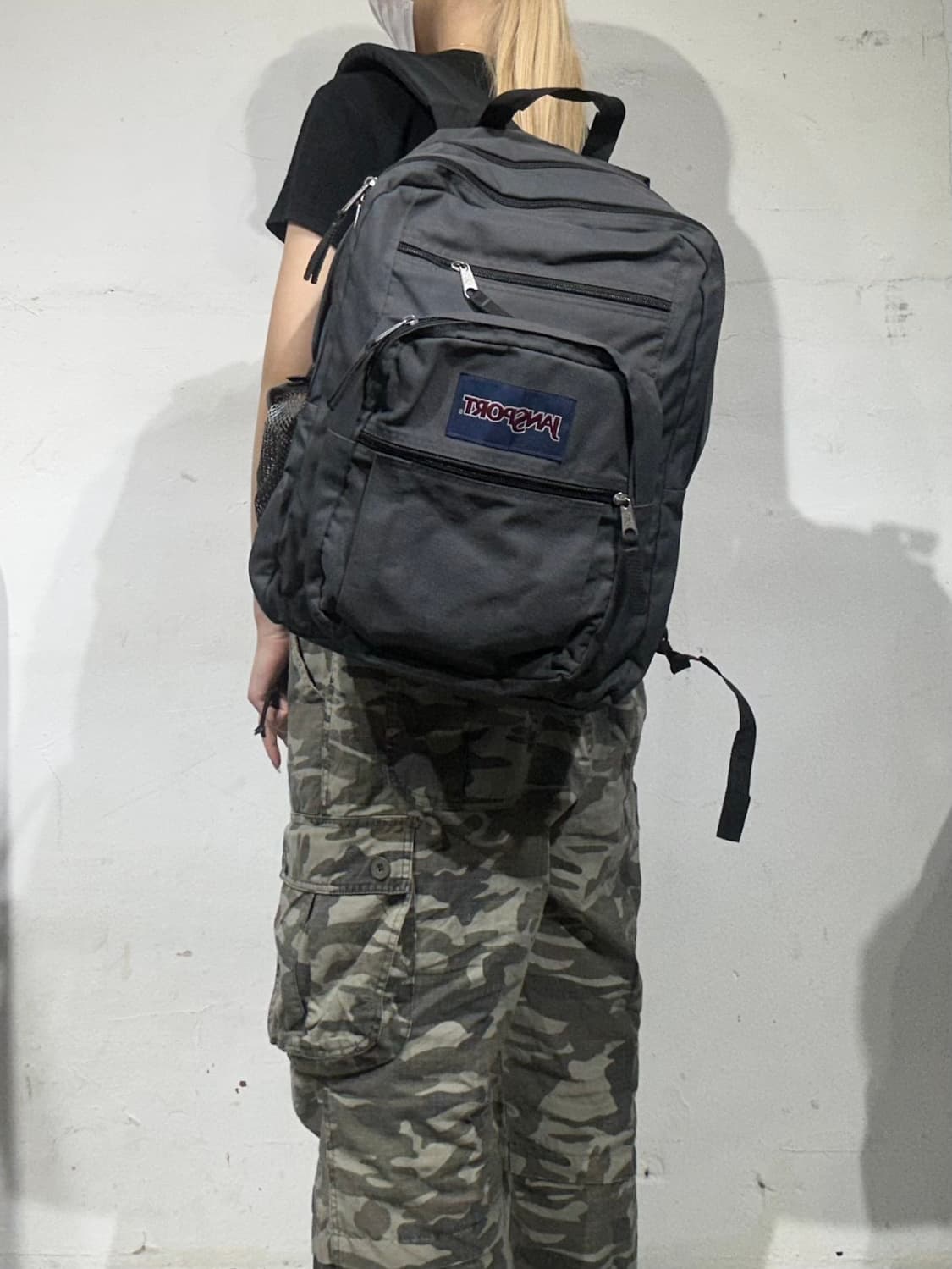 잔스포츠 차콜 백팩 가방 상품이미지1