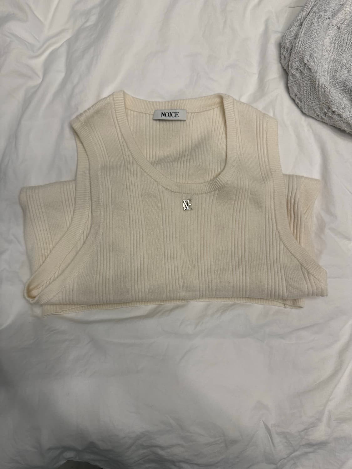 노이스 M 립 니트 슬리브 리스 팝니다 블랙&아이보리 상품이미지3