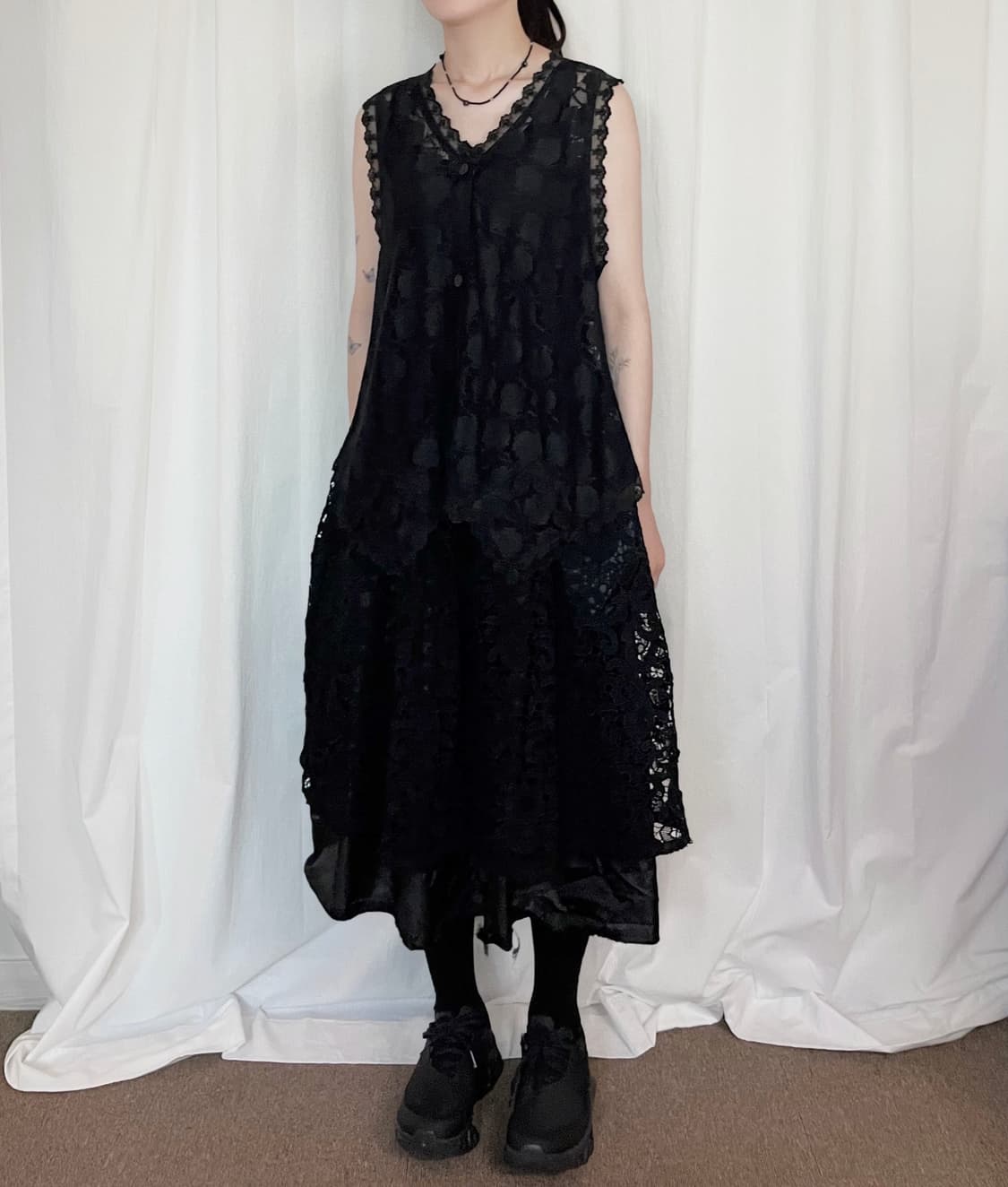 All-over Lace Vest - Black 상품이미지1