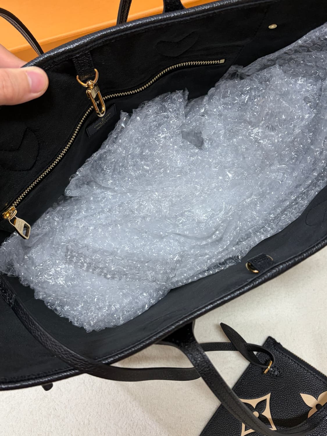 (새거급) 루이비통 앙프렝뜨 네버풀 MM 블랙 + 파우치 루이비통 가방 상품이미지8