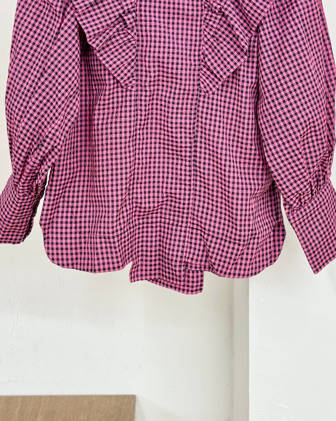 가니 핑크 러플 징햄 쉬어서커 블라우스 상품이미지5