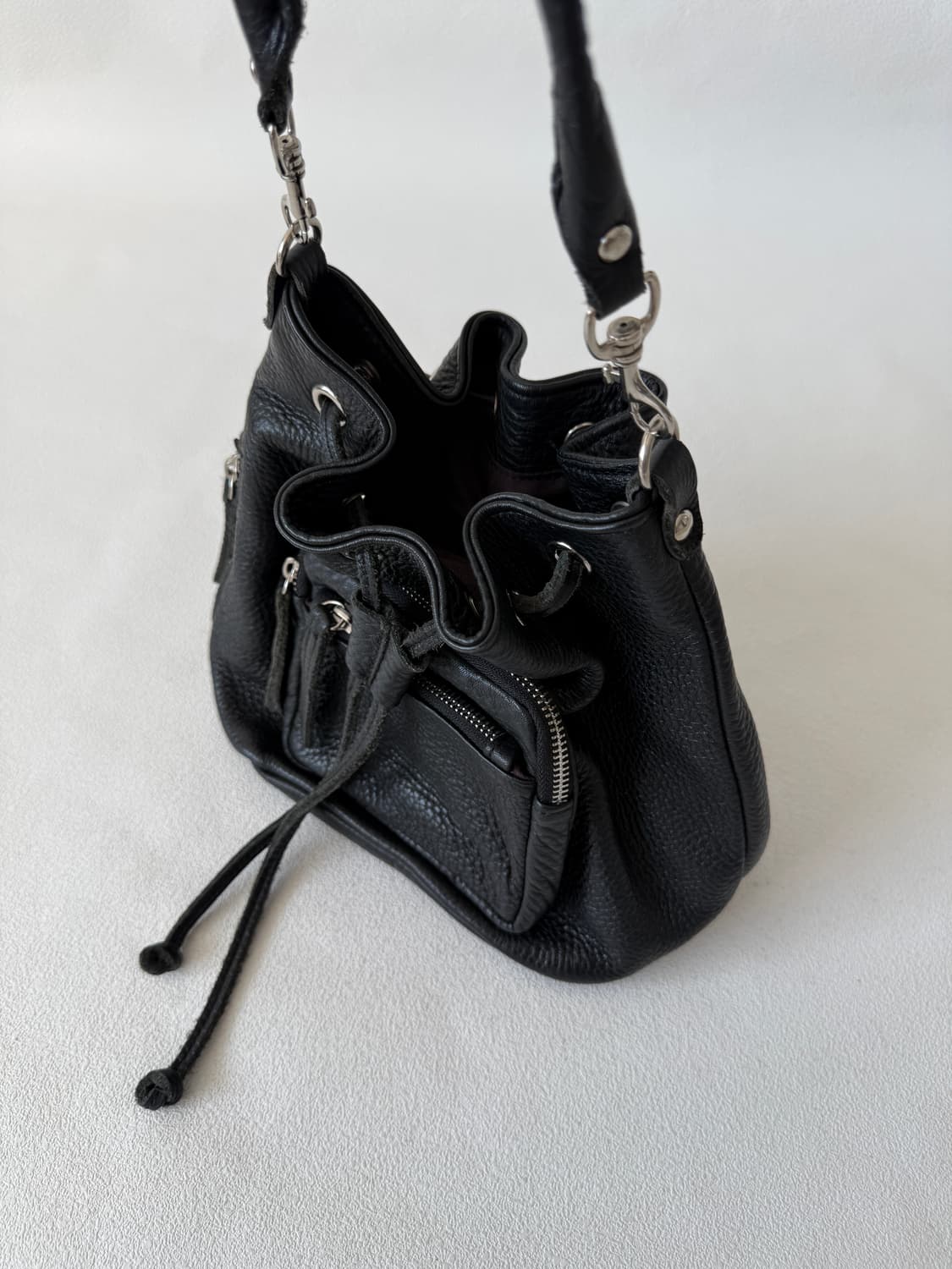 Pre owned 레더 버킷백 상품이미지3