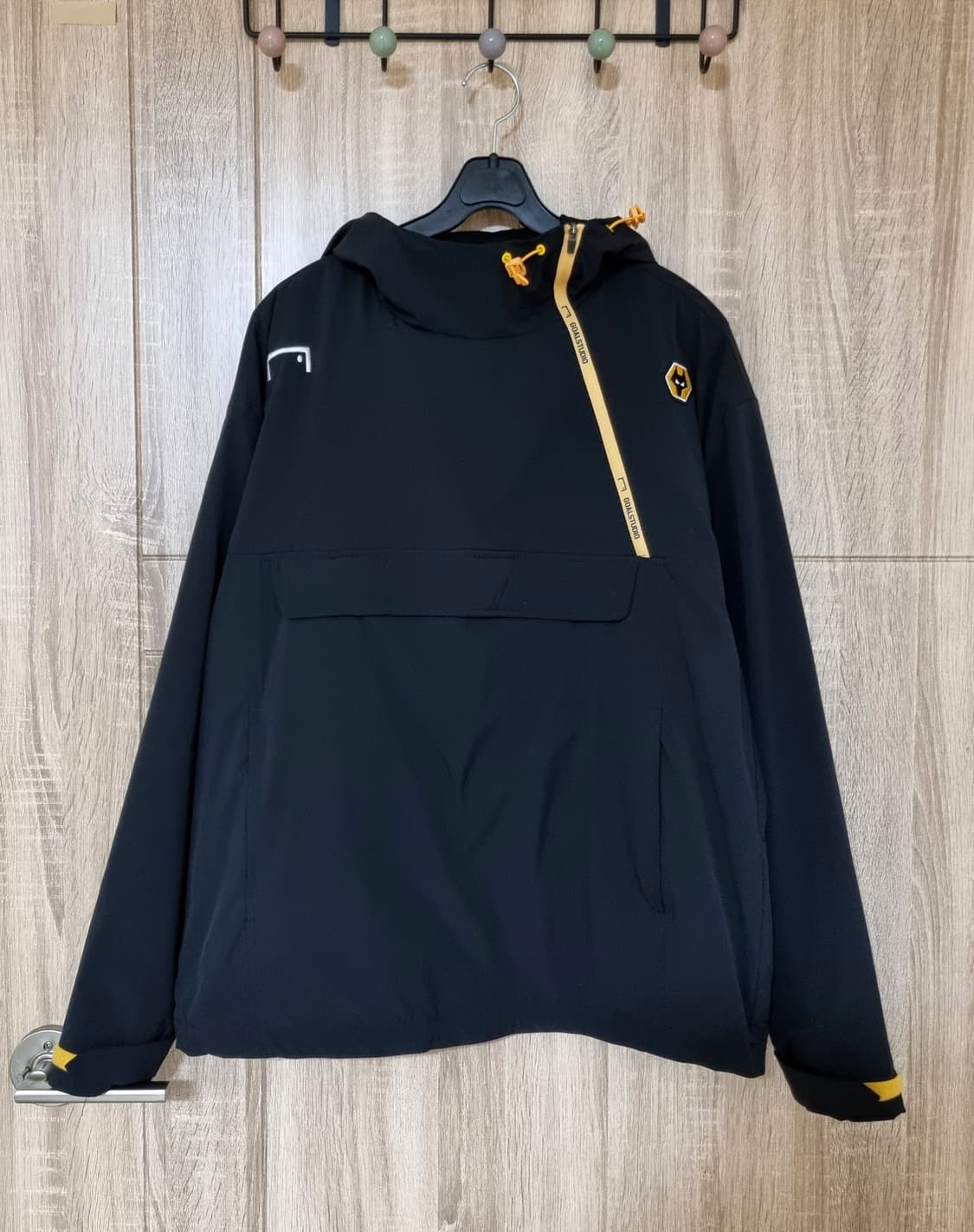 골스튜디오 X 울버햄튼 후드아노락 상품이미지2