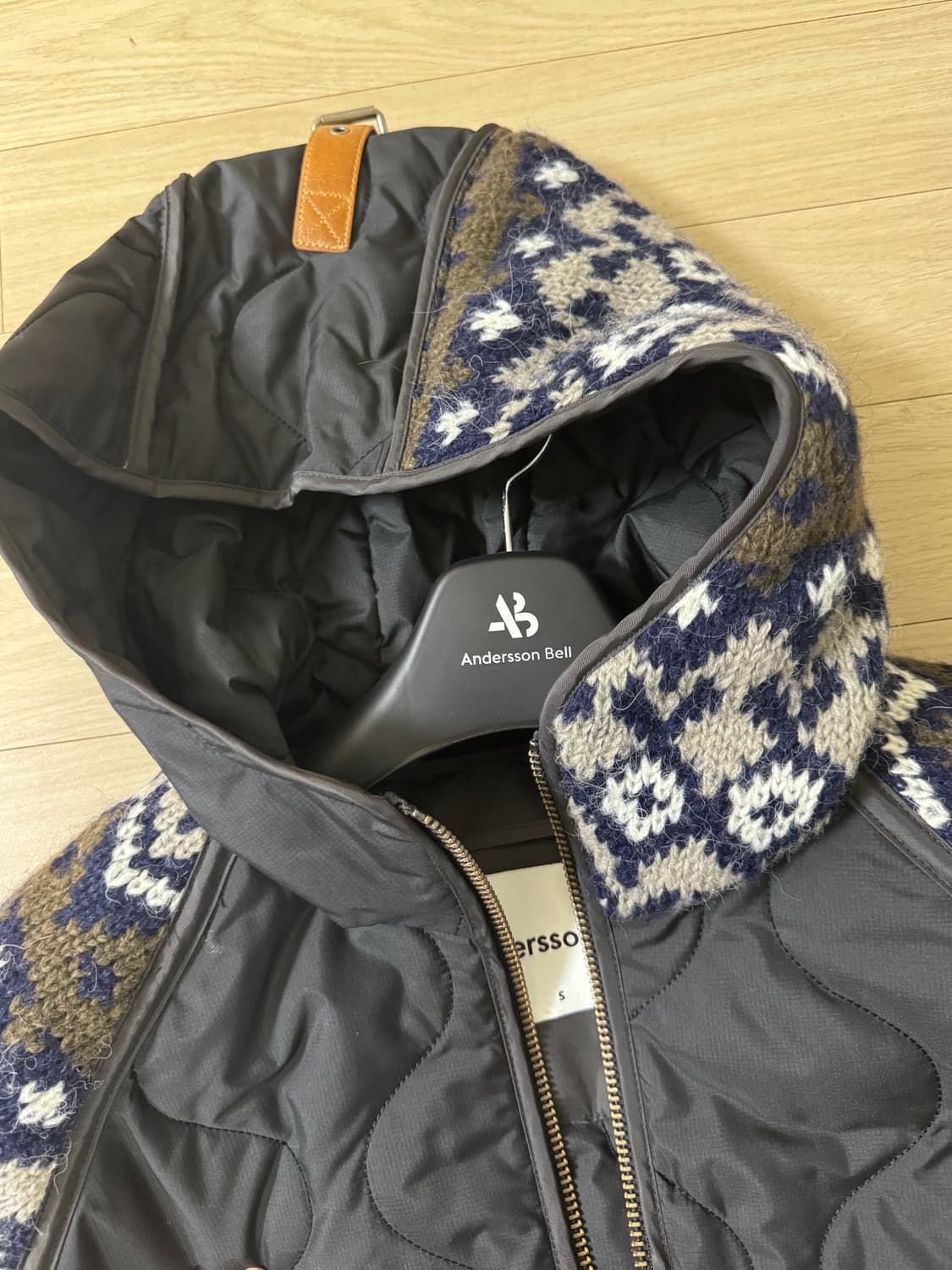 앤더슨벨 니트 패치 퀄티드 점퍼 블랙 S 상품이미지5