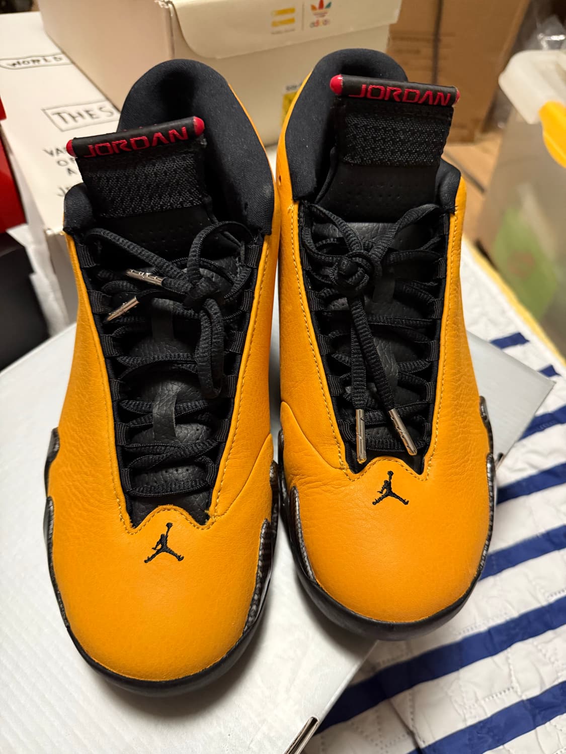 조던 14 레트로 페라리 유니버시티 골드 상품이미지4