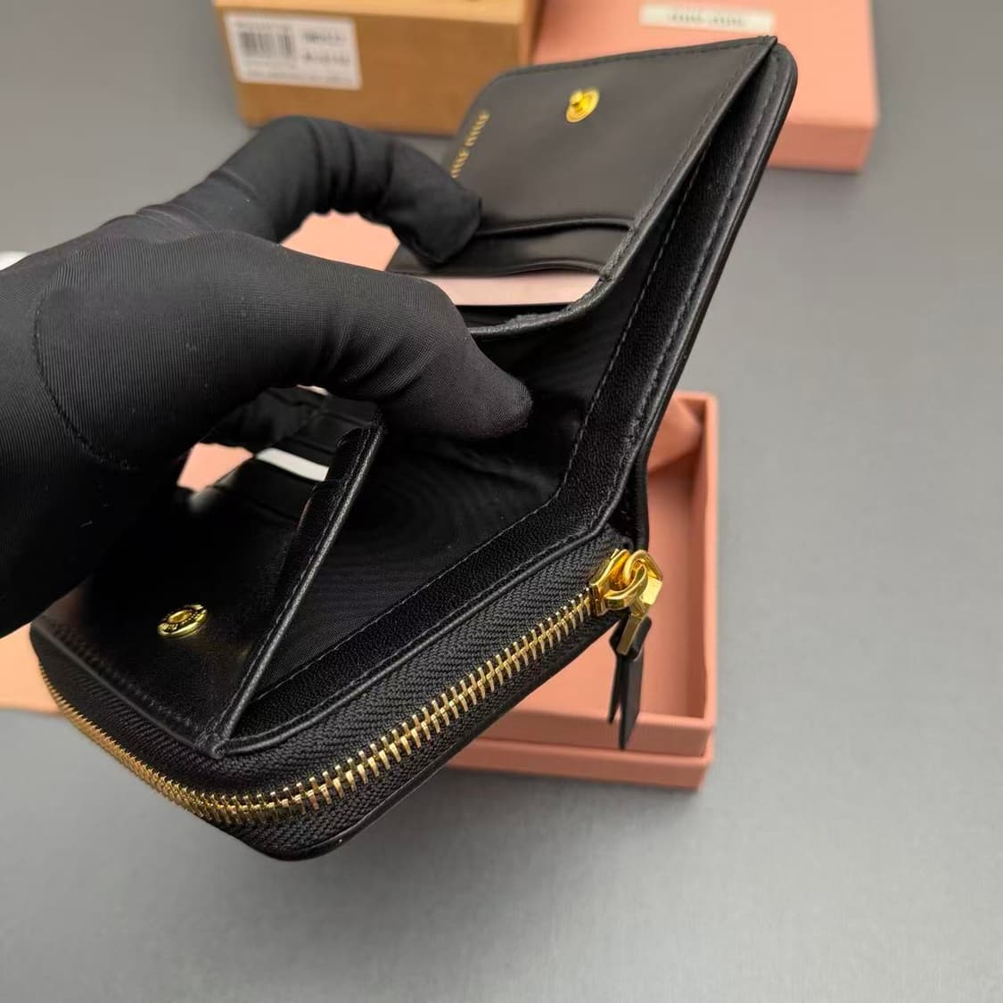 미우 미우 마테라쎄 나파 가죽 동전 지갑 블랙 상품이미지7