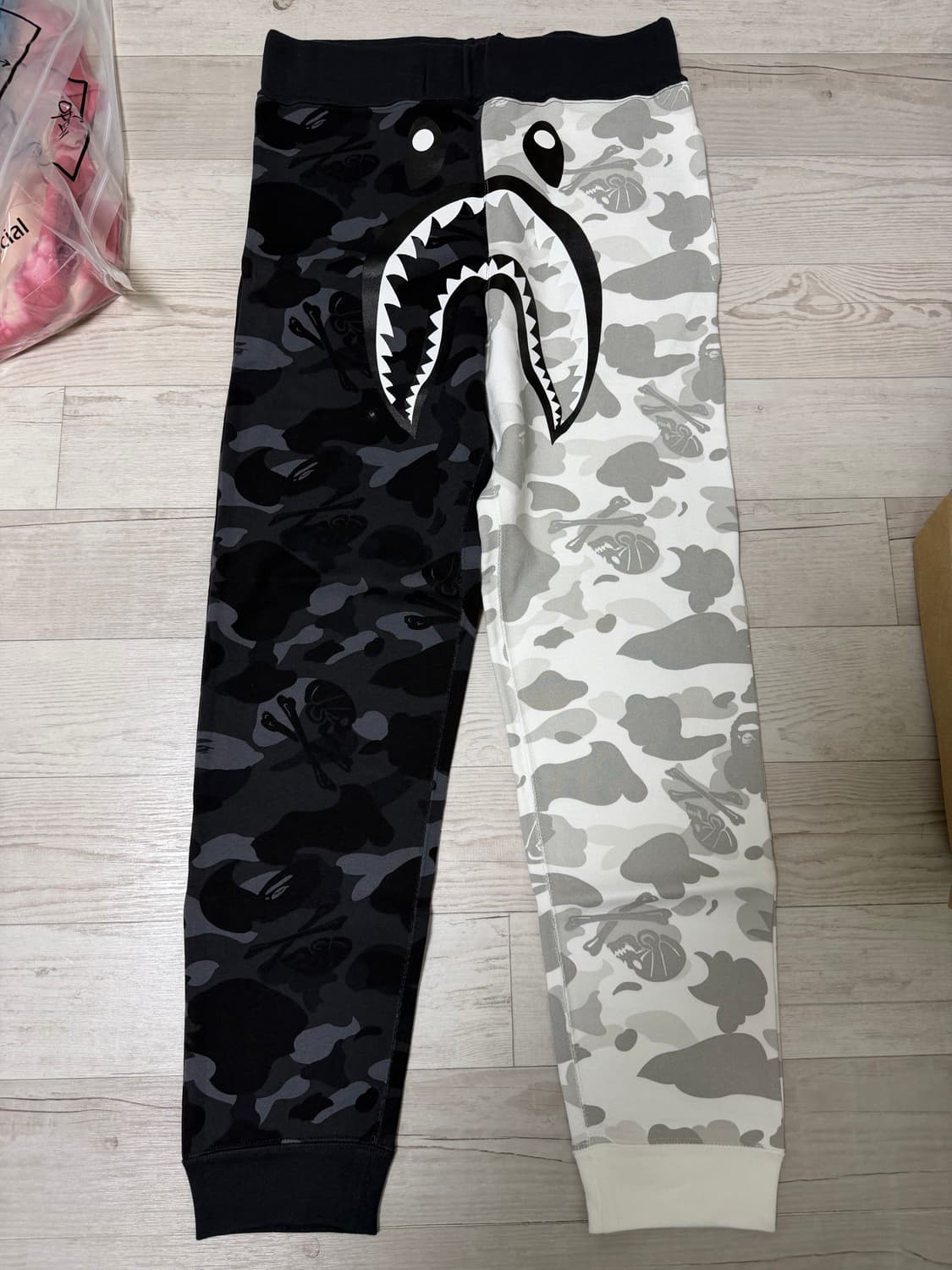 베이프 네이버후드 스웻팬츠 상품이미지1