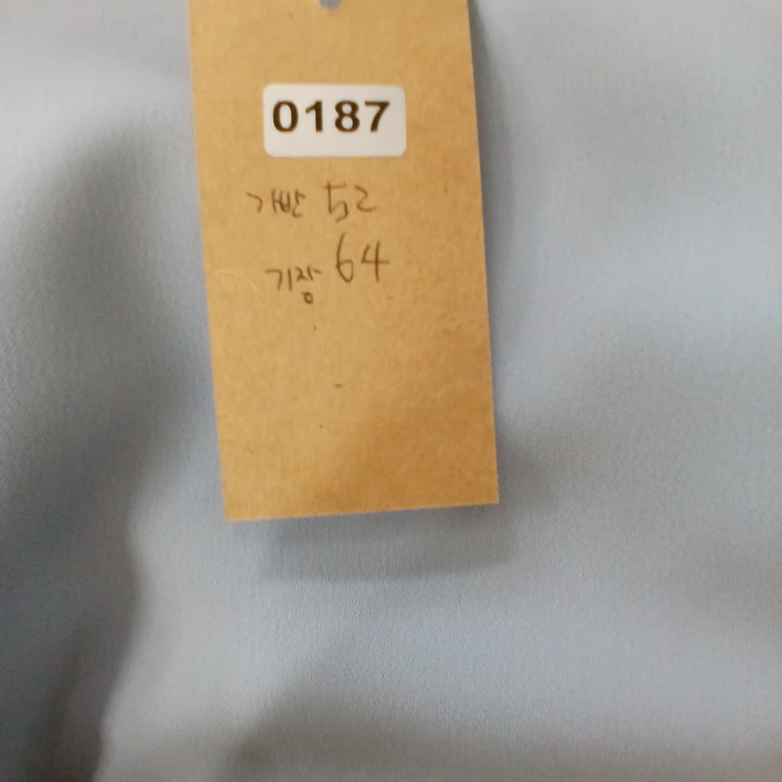  잇미샤 소매 진주 장식 스카이블루 블라우스 상품이미지10