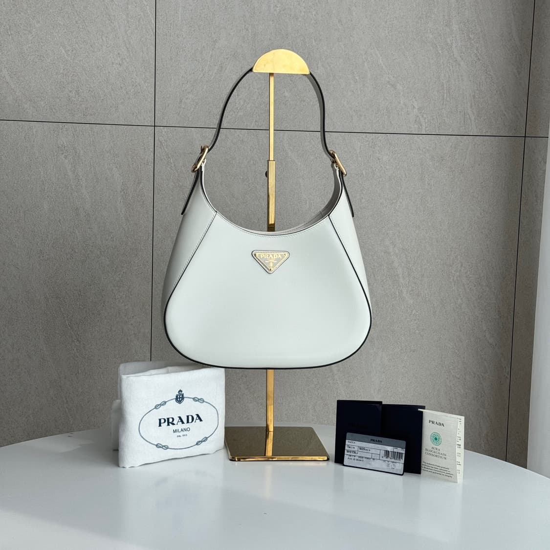 [새상품/풀구성] 프라다 클레오 가죽 숄더백 상품이미지1