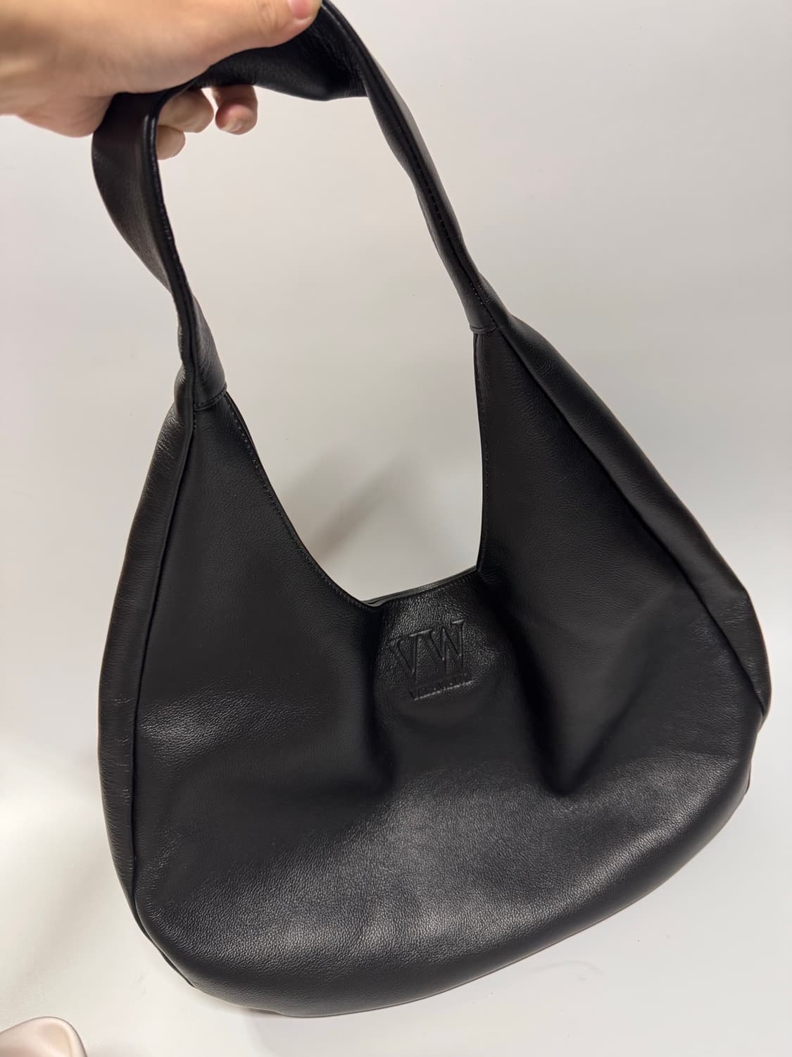 베라왕 샹스 블랙 가죽 호보백 상품이미지4