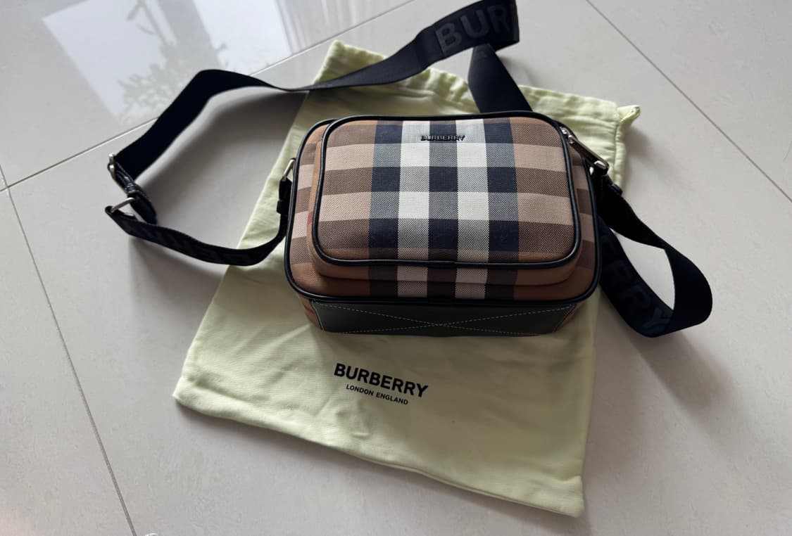 버버리 카메라백 상품이미지2
