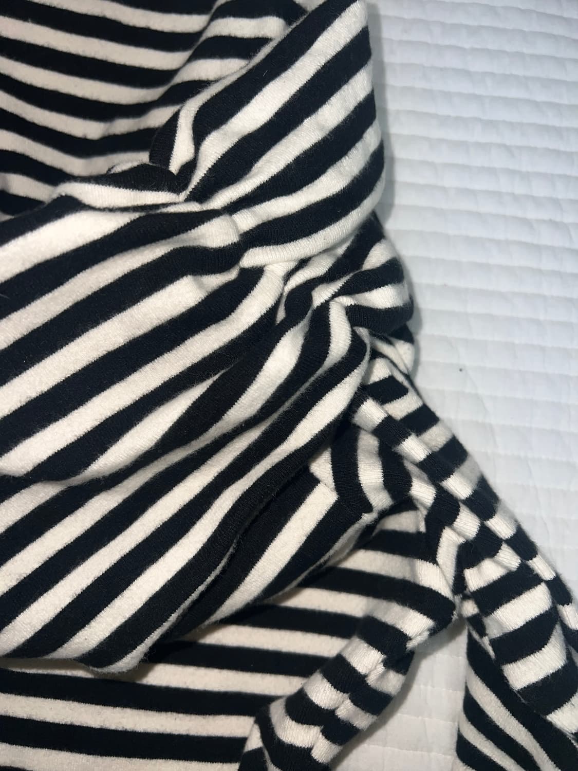 stripe off shoulder top 기모 도톰 스트라이프 오프숄더 상품이미지4