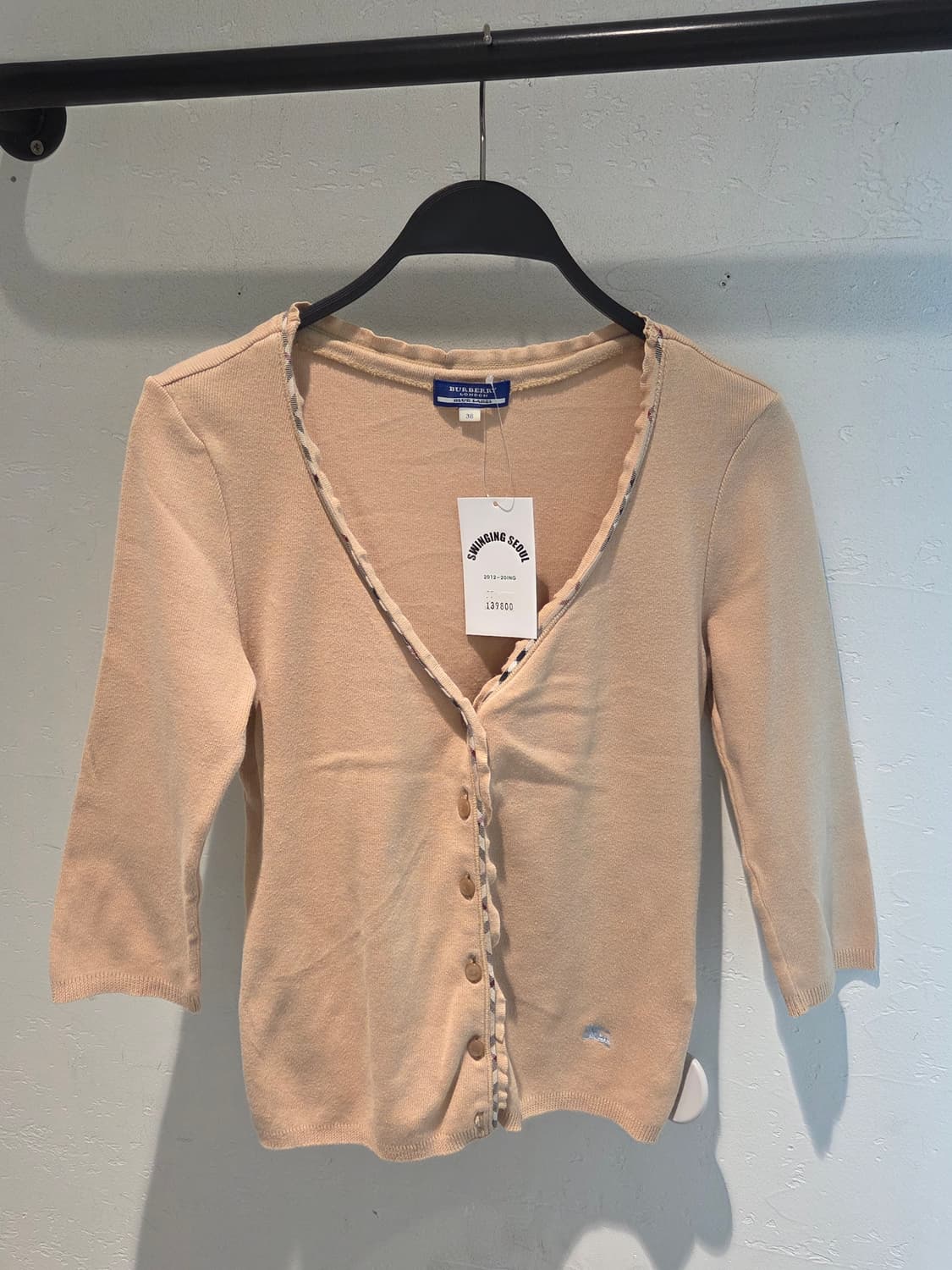 버버리 가디건 판매합니다 상품이미지1