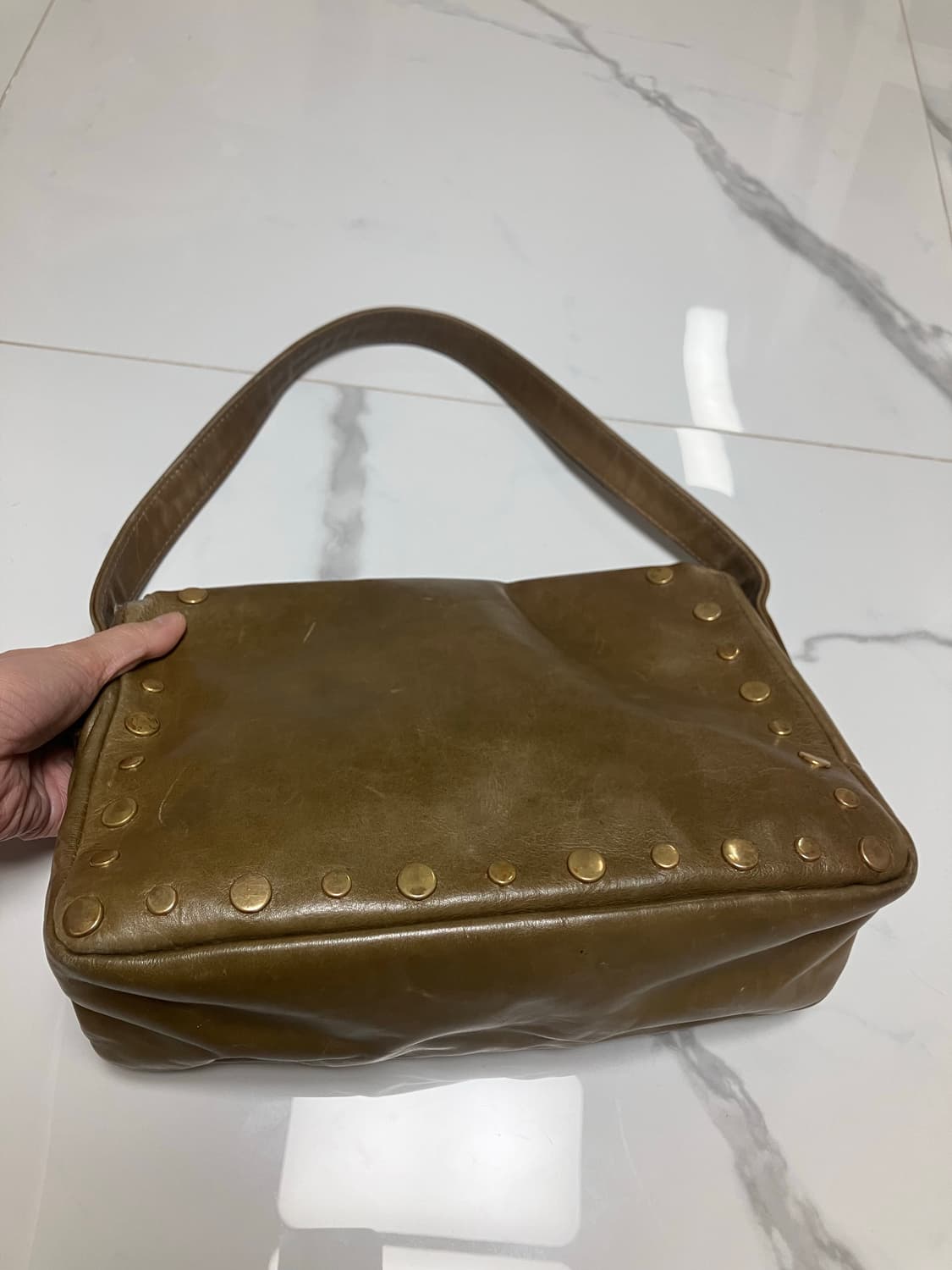 KOOBA 올리브 그린 가죽 스터드 숄더백 상품이미지4