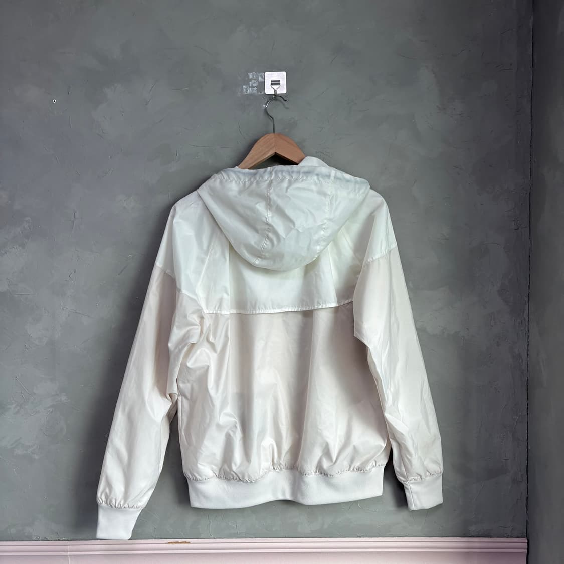 나이키 윈드러너 바람막이 화이트 라이트 오어우드 브라운 상품이미지4