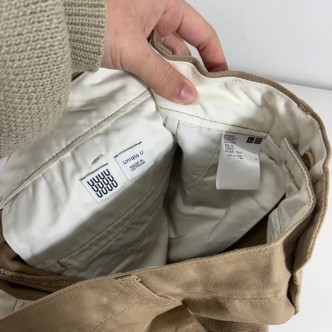 L 유니클로U 베이지 테이퍼드핏 투턱 코튼 9부치노팬츠 상품이미지4